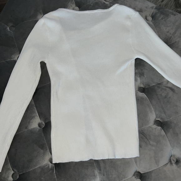 White sweater - Picture 4 of 4